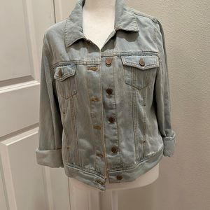Ashley-vintage charm SZ medium light washed denim jacket
